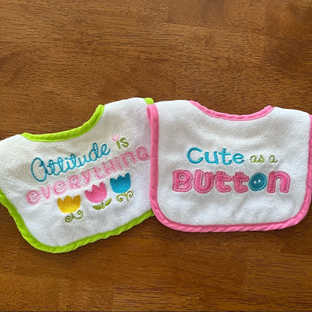 ⭐️4/$10 NWOT Set of Pink & Green Bibs